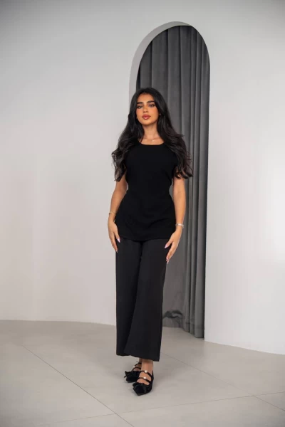 Practical set consisting of a blouse and pants in black crepe fabric C:IB1083
